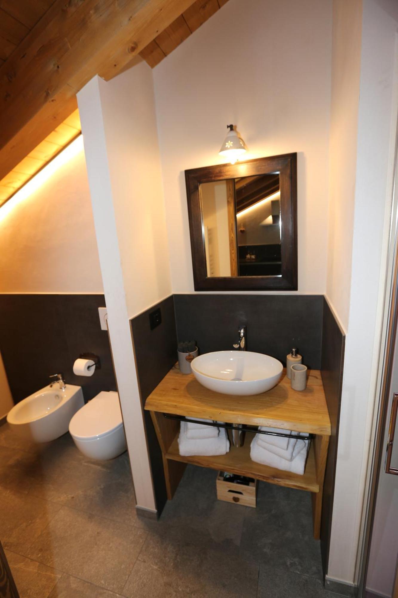 L'Abri En Ville - Parcheggio Privato A 100 Mt Ed Accesso Con Auto Nell'Area Pedonale Aosta Exterior foto