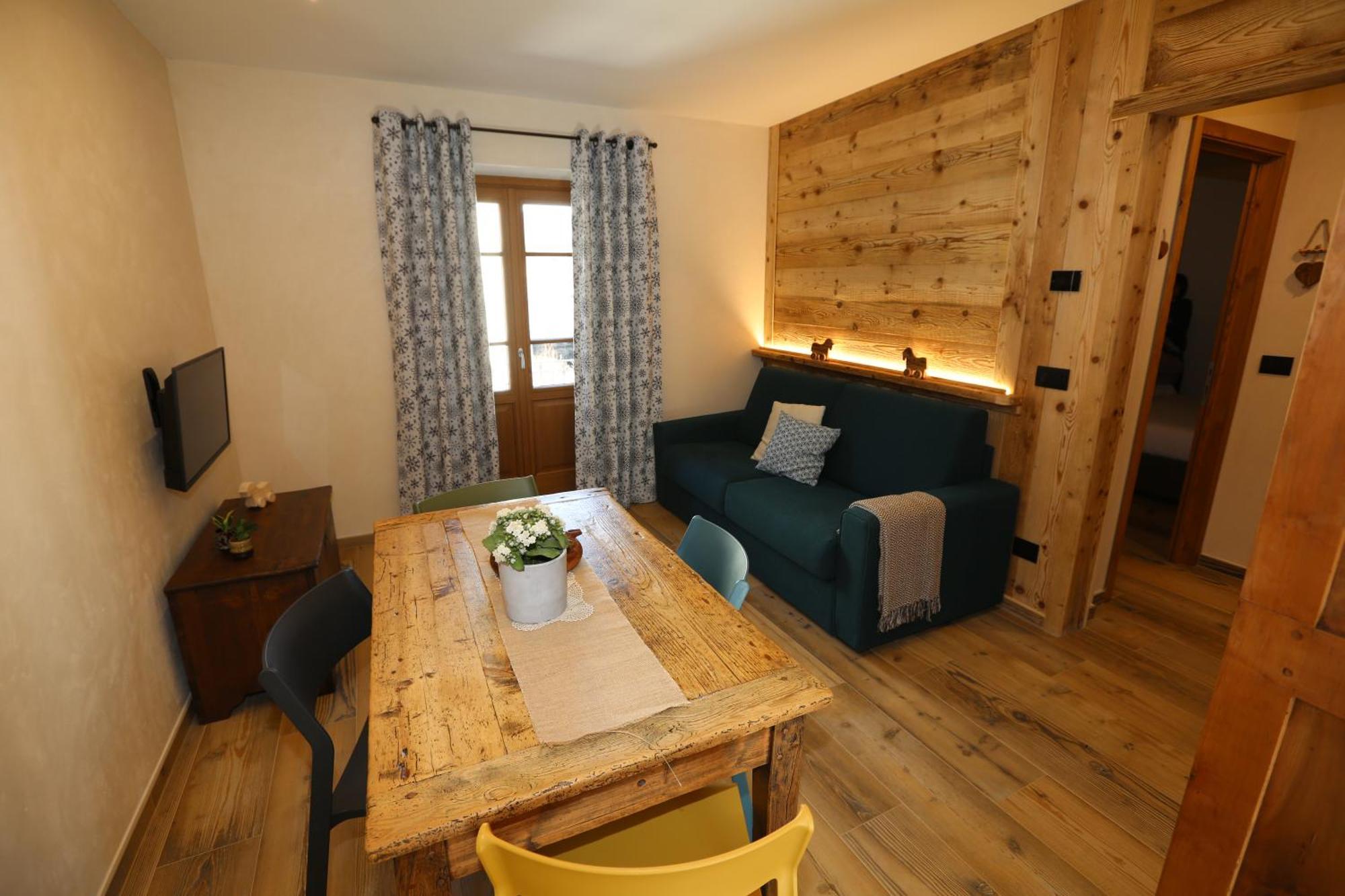 L'Abri En Ville - Parcheggio Privato A 100 Mt Ed Accesso Con Auto Nell'Area Pedonale Aosta Exterior foto